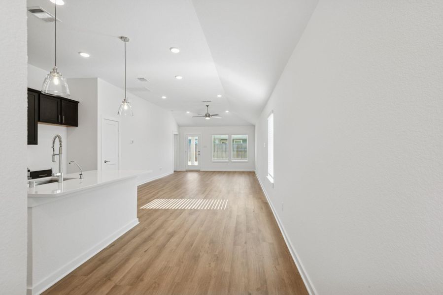 Spacious, unfurnished interior of a new home in Miller's Pond, Rosenberg (Image 24).