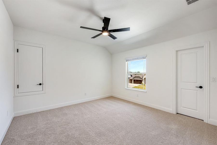 Spacious, unfurnished interior of a new home in Terracina, Rockwall (Image 23). Spacious, unfurnished interior of a new home in Terracina, Rockwall (Image 23).