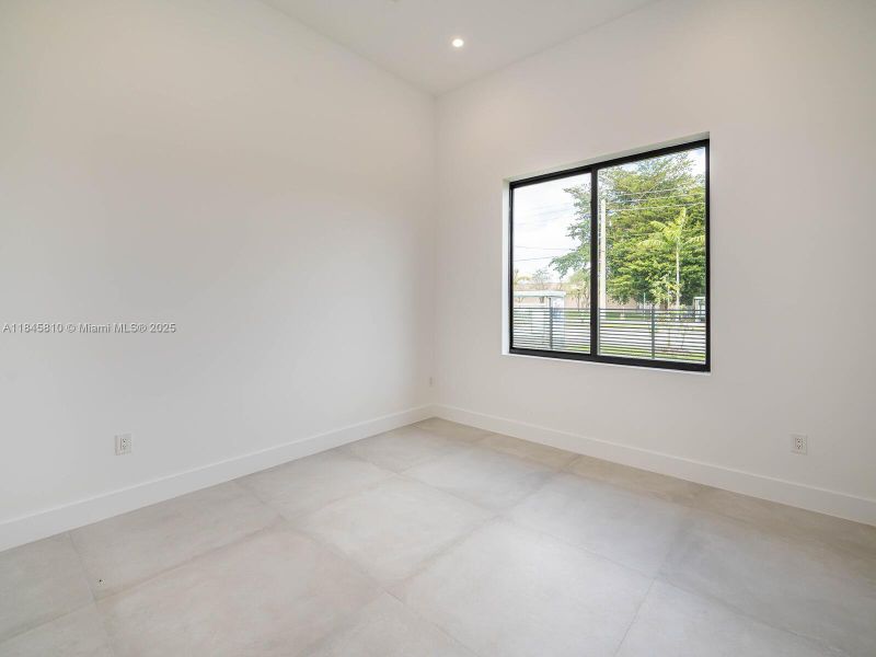 Spacious, unfurnished interior of a new home in , Miami (Image 38).