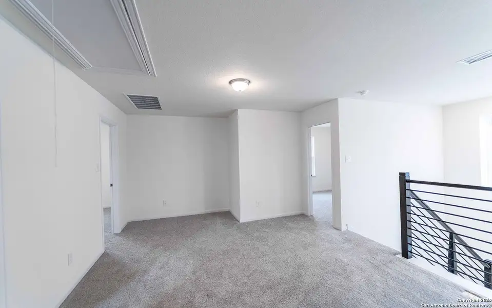 Spacious, unfurnished interior of a new home in Hickory Ridge, Elmendorf (Image 11). Spacious, unfurnished interior of a new home in Hickory Ridge, Elmendorf (Image 11).