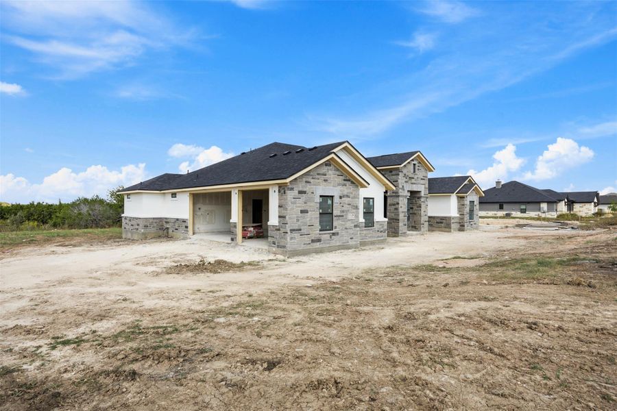 Exterior details and patio area of a home in , Salado (Image 1).