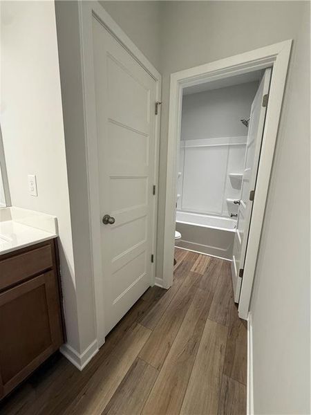 Spacious, unfurnished interior of a new home in Ponderosa Farms Reserve, Gainesville (Image 34).