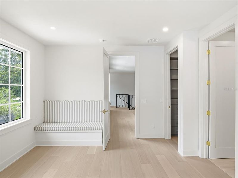 Spacious, unfurnished interior of a new home in , Winter Park (Image 23).