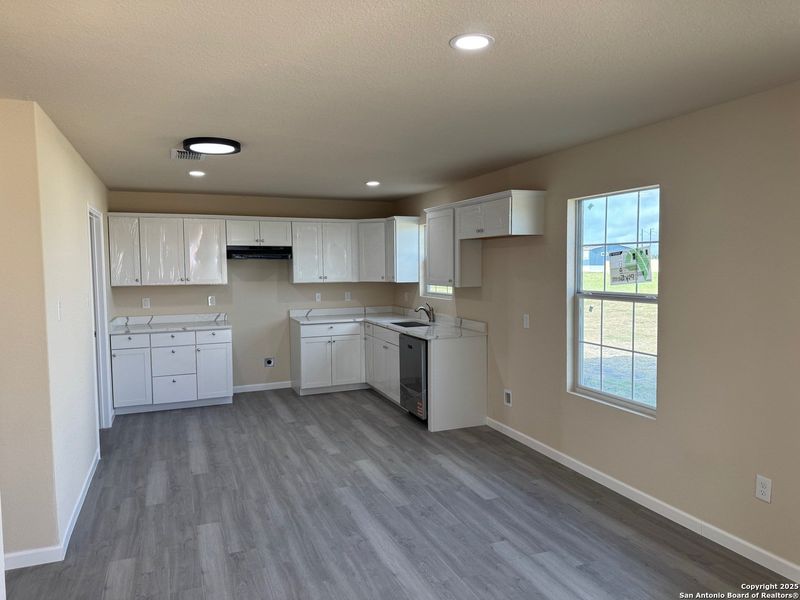 Spacious, unfurnished interior of a new home in , Natalia (Image 12).