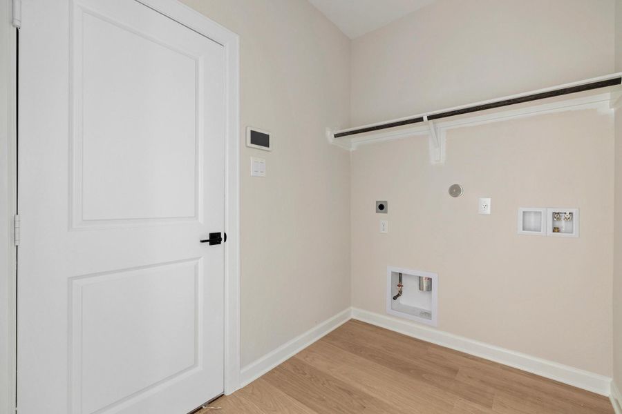 Spacious, unfurnished interior of a new home in Lago Mar, Texas City (Image 9). Spacious, unfurnished interior of a new home in Lago Mar, Texas City (Image 9).