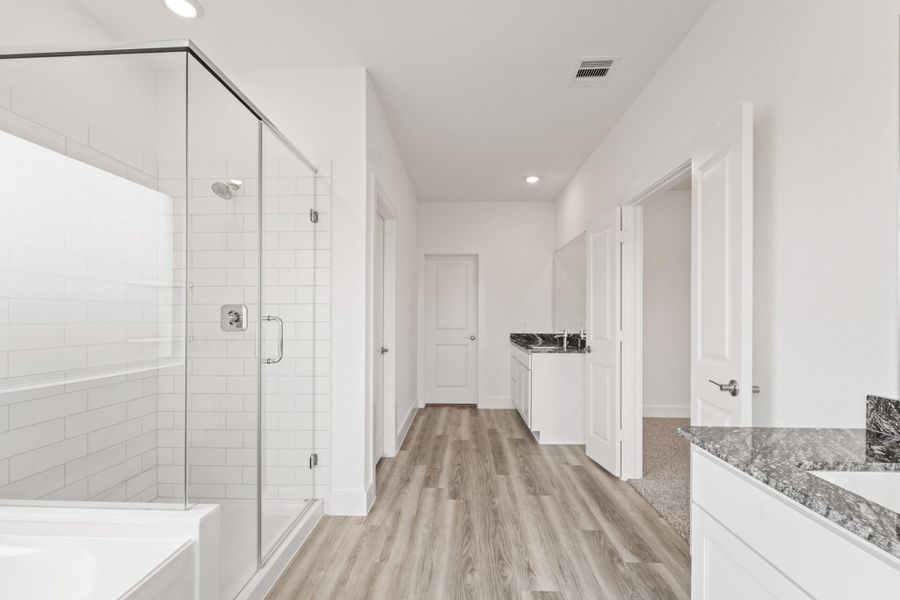 Furnished interior view inside a new home in Riverside Estates, Mont Belvieu (Image 6).