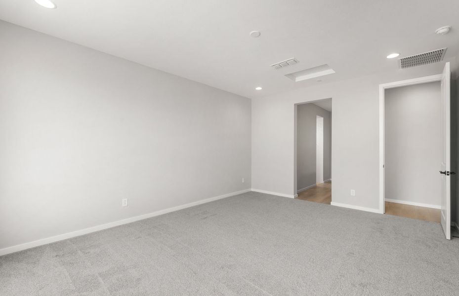 Spacious, unfurnished interior of a new home in Artisan at Asante, Surprise (Image 27).