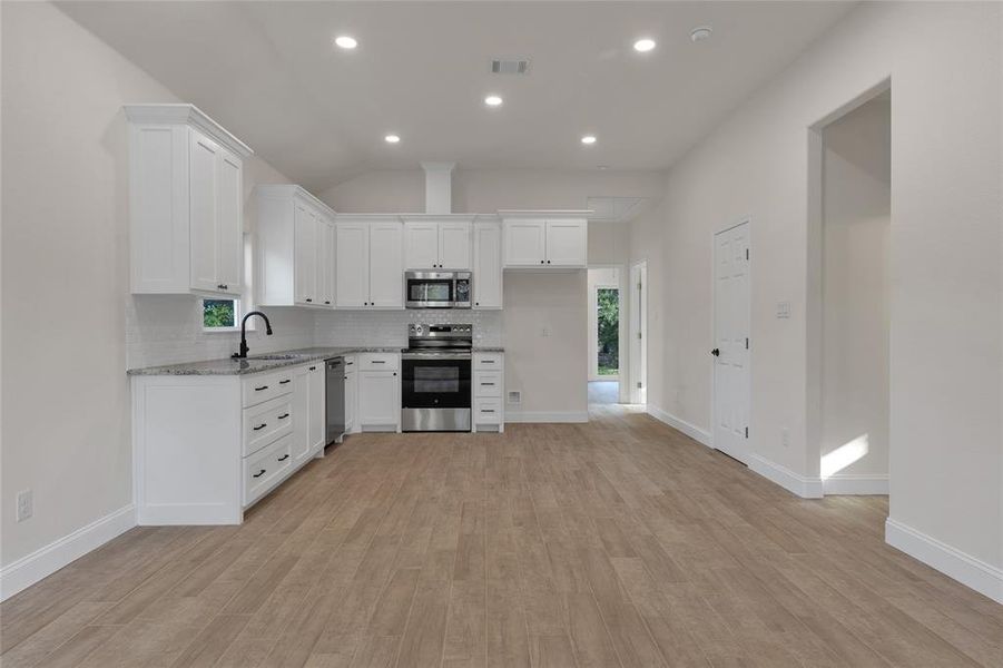 Furnished interior view inside a new home in , Mineral Wells (Image 10).