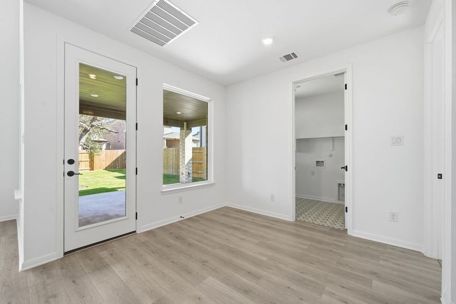 Spacious, unfurnished interior of a new home in Parkside on the River, Georgetown (Image 14).
