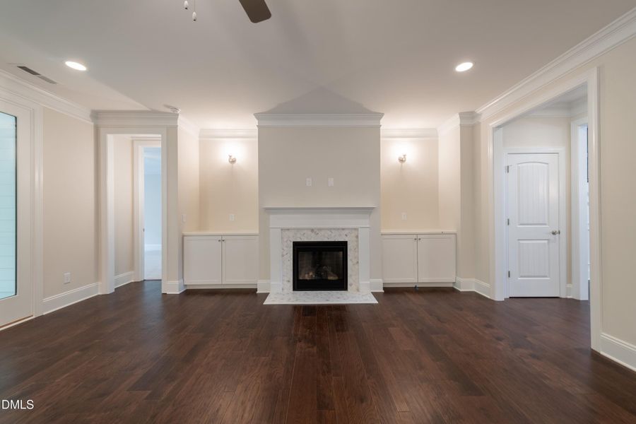 025_Living Room 025_Living Room