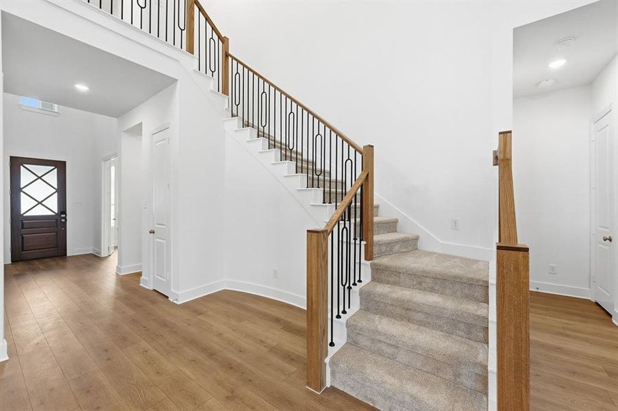 Spacious, unfurnished interior of a new home in Dove Hollow, Waxahachie (Image 23).