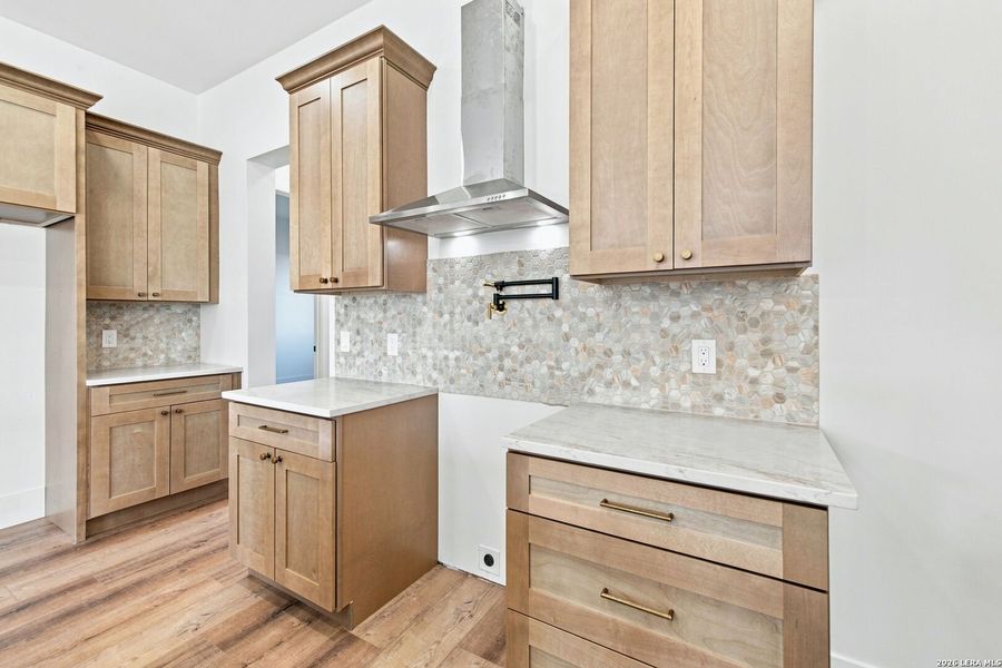 Furnished interior view inside a new home in , Bandera (Image 19).