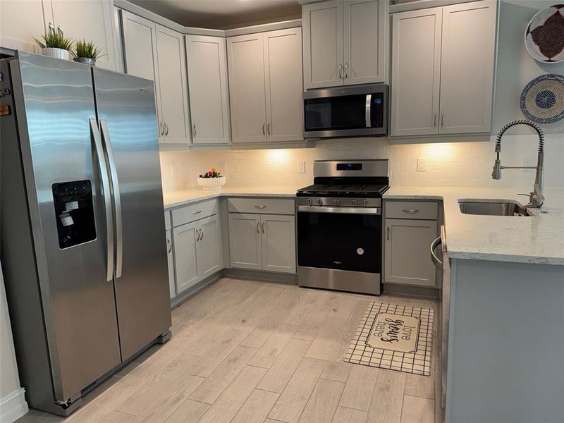 Furnished interior view inside a new home in , Punta Gorda (Image 10).