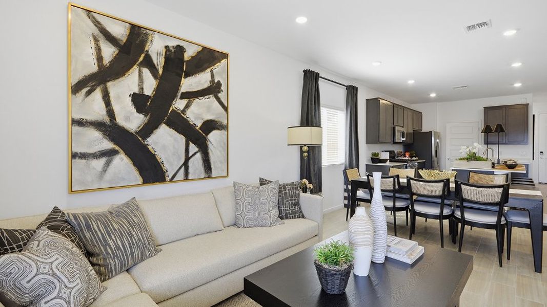 West Core M018 Gwen Family 1of2 F1 1