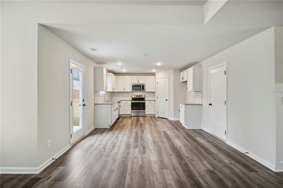 Spacious, unfurnished interior of a new home in , Auburn (Image 17).