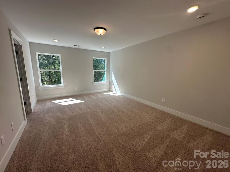 Spacious, unfurnished interior of a new home in Blythe Mill Townhomes, Waxhaw (Image 8).