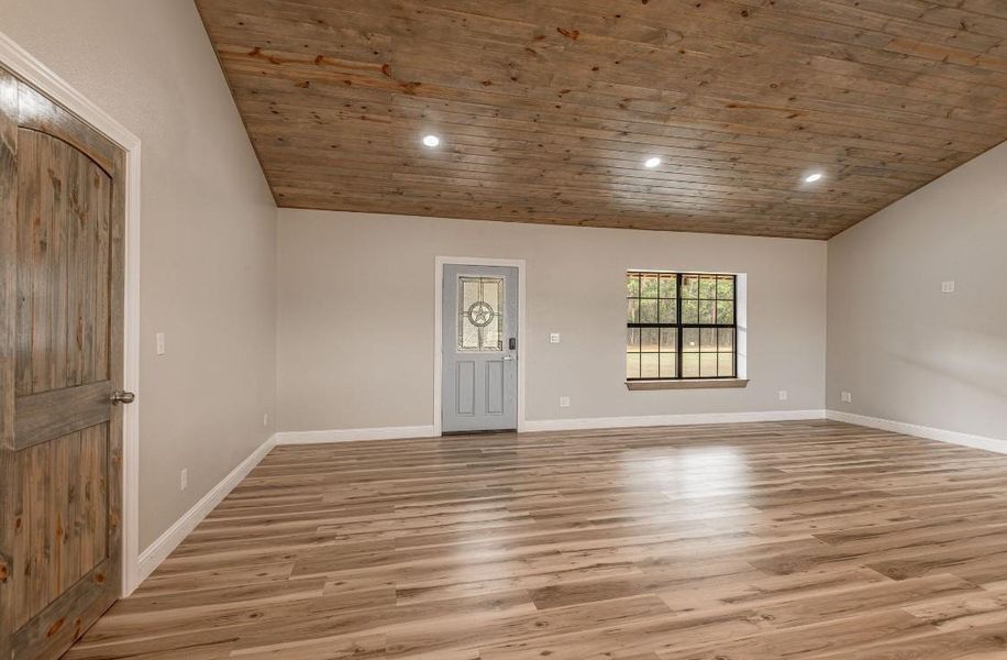 Spacious, unfurnished interior of a new home in , Groveton (Image 23).