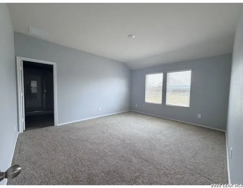 Spacious, unfurnished interior of a new home in Arroyo Ranch, Seguin (Image 8). Spacious, unfurnished interior of a new home in Arroyo Ranch, Seguin (Image 8).