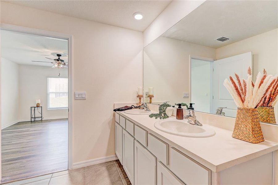 Furnished interior view inside a new home in , Spring Hill (Image 7).