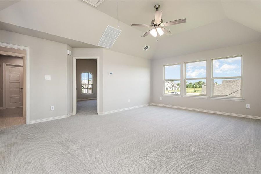 Spacious, unfurnished interior of a new home in , Waxahachie (Image 33).