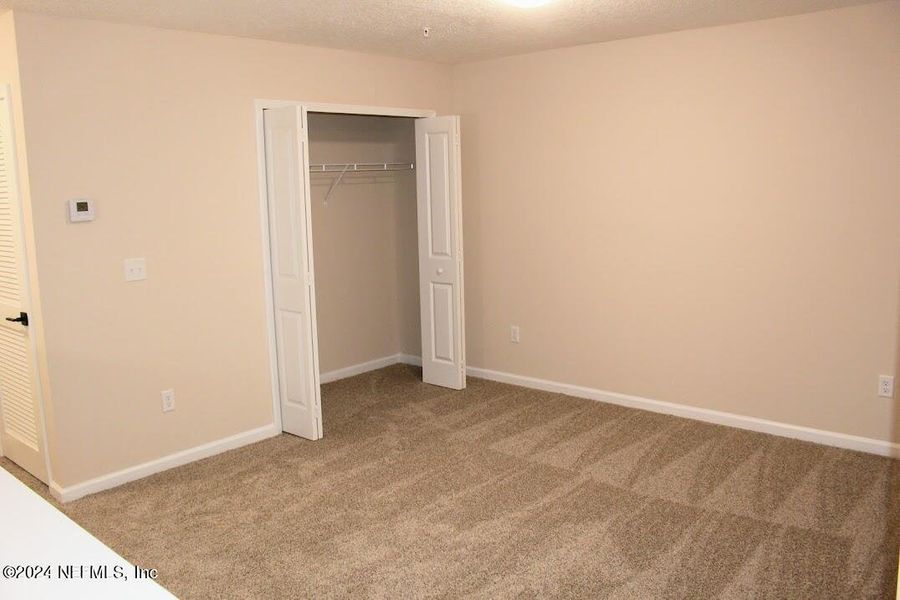 Spacious, unfurnished interior of a new home in , Middleburg (Image 11).