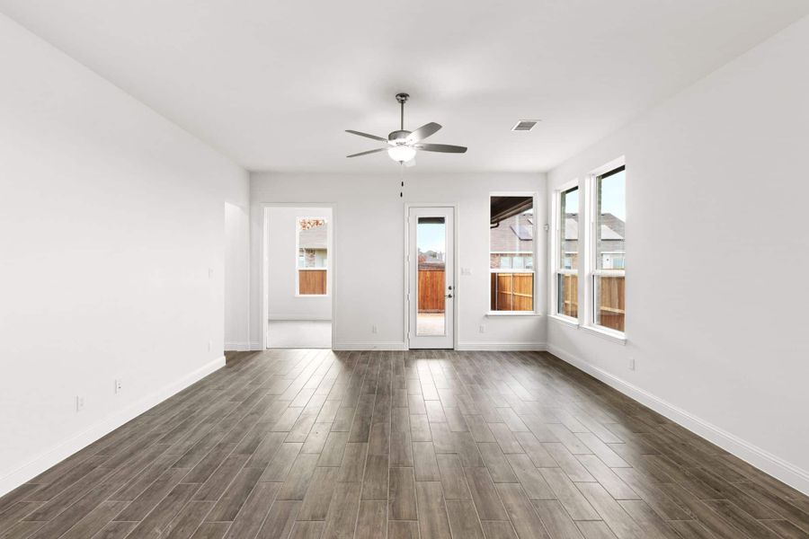 Representative unfurnished interior of a home built from the The Rio Grande Executive by UnionMain Homes in Wildflower Ranch, Justin (Image 19).