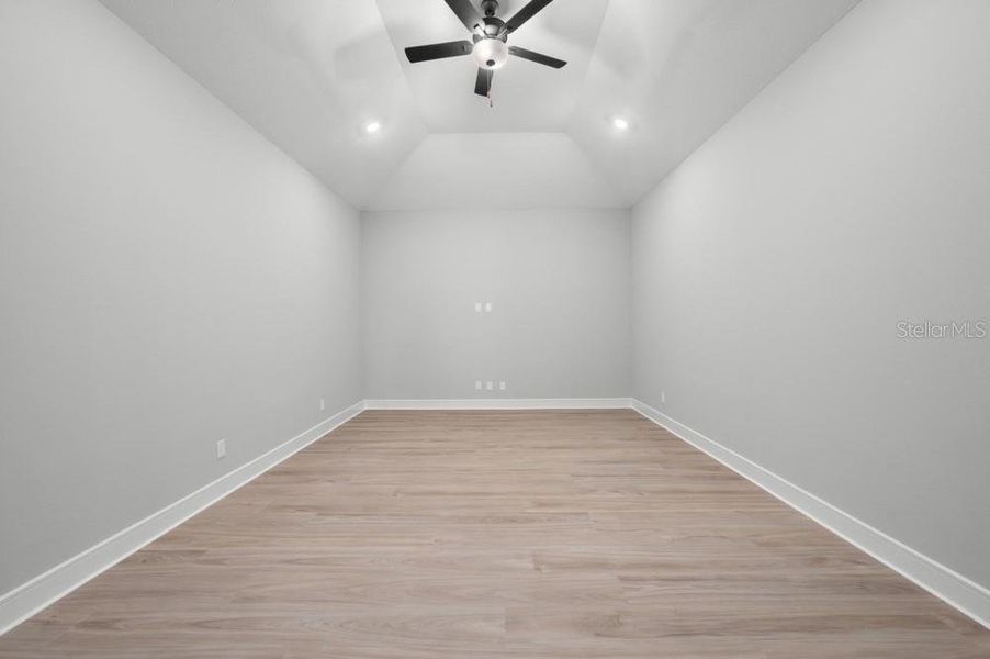 Spacious, unfurnished interior of a new home in , Fruitland Park (Image 36).