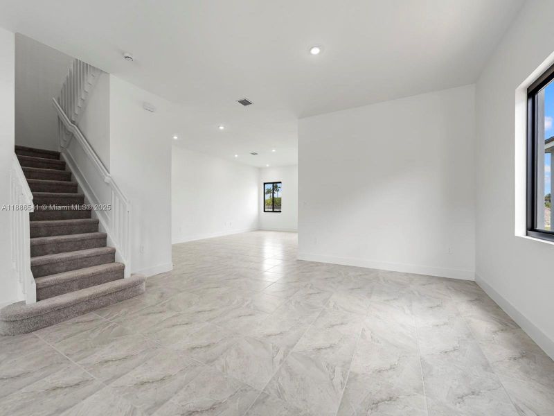 Spacious, unfurnished interior of a new home in , Homestead (Image 33).