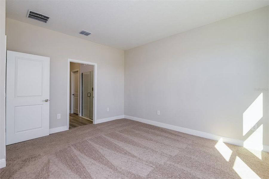 Spacious, unfurnished interior of a new home in Cherrywood Preserve, Ocala (Image 14).