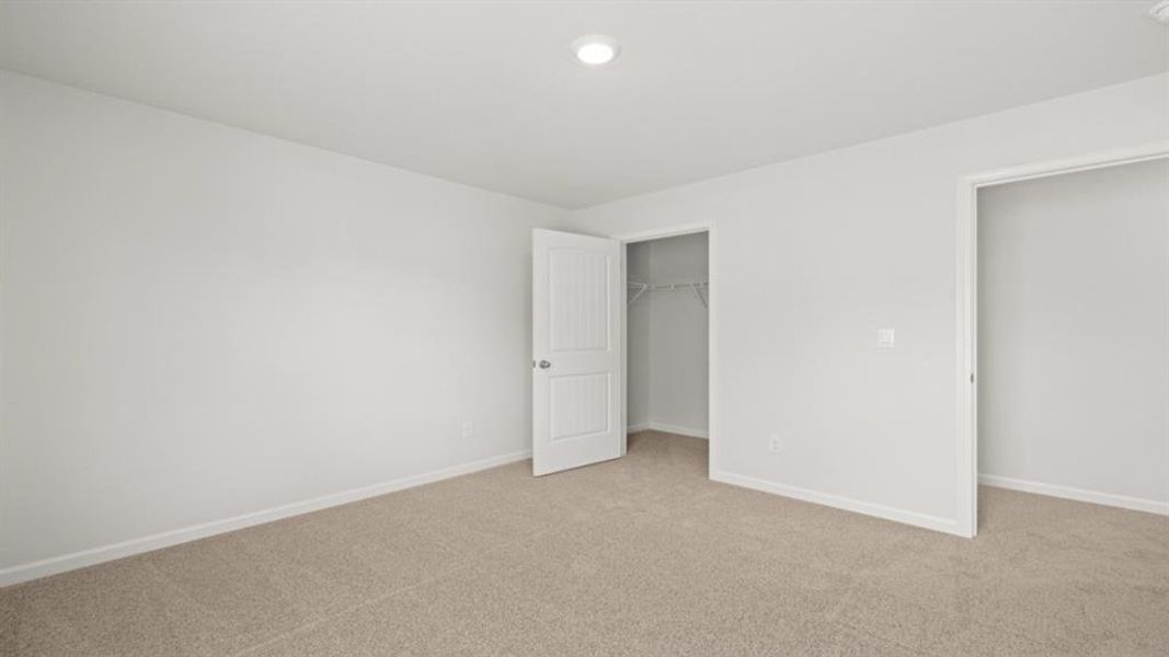 Spacious, unfurnished interior of a new home in Thompson Ridge, Dallas (Image 31).