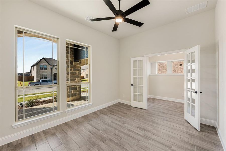 Spacious, unfurnished interior of a new home in Sable Creek, Sanger (Image 31).