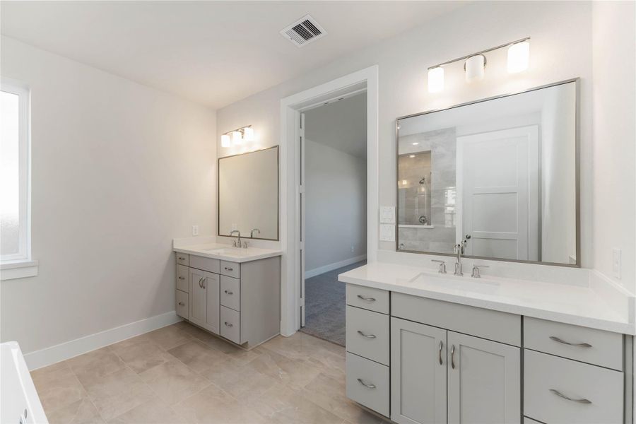 Furnished interior view inside a new home in Valencia, Manvel (Image 17).