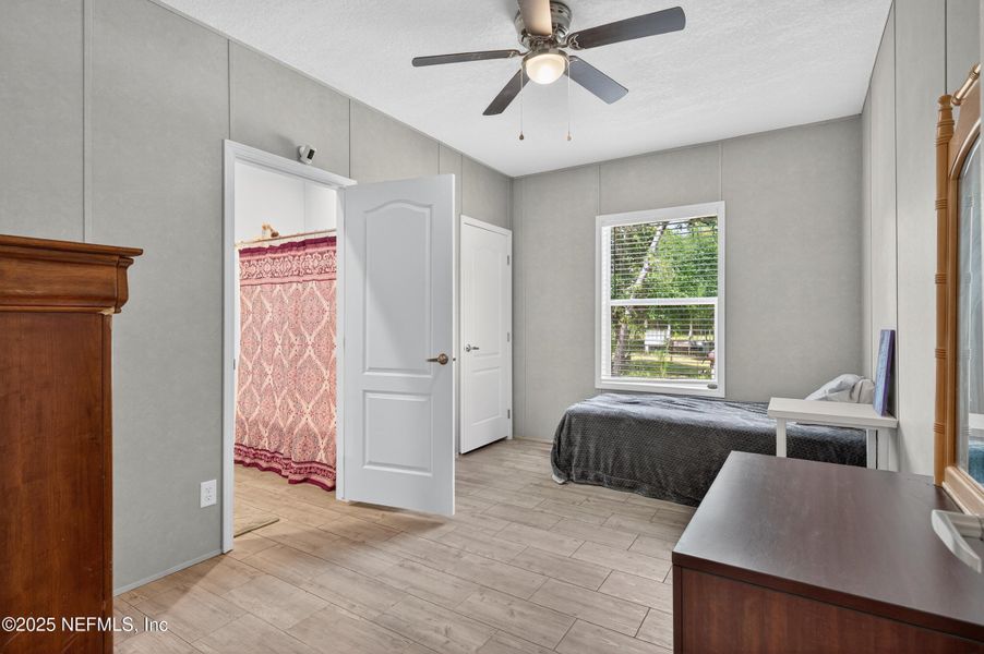 Furnished interior view inside a new home in , Middleburg (Image 23).