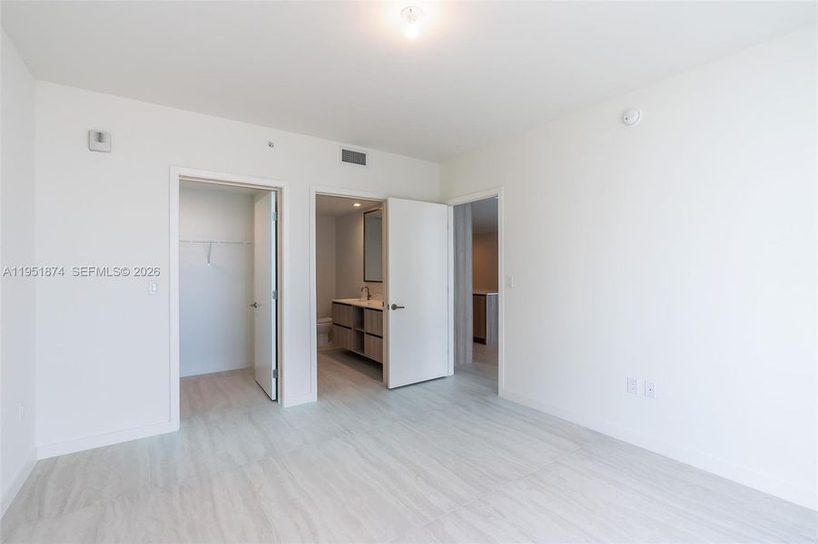 Spacious, unfurnished interior of a new home in , Miami (Image 45).