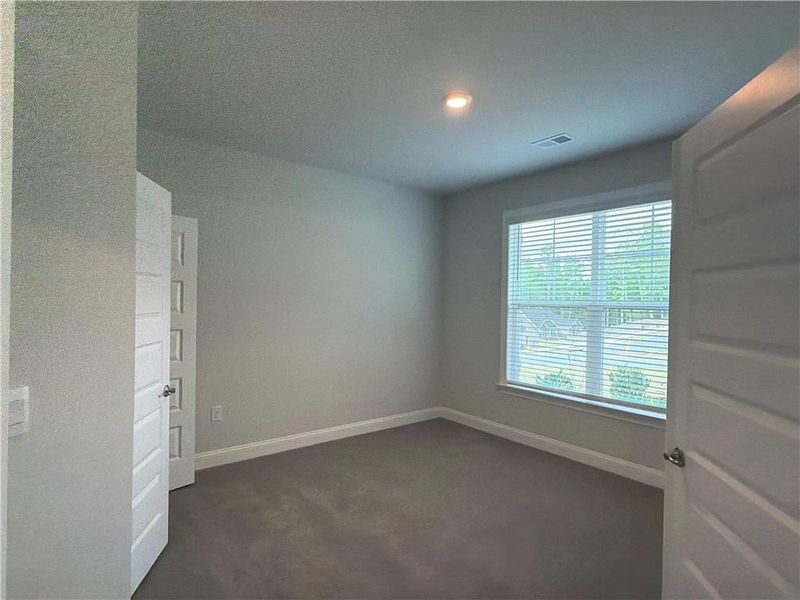 Spacious, unfurnished interior of a new home in Tuscany Hills, Douglasville (Image 25).