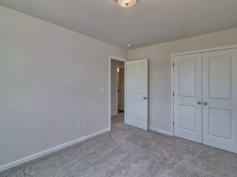 Spacious, unfurnished interior of a new home in Emanuel Creek, West Columbia (Image 14).
