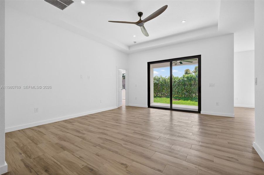 Spacious, unfurnished interior of a new home in , Fort Lauderdale (Image 29).