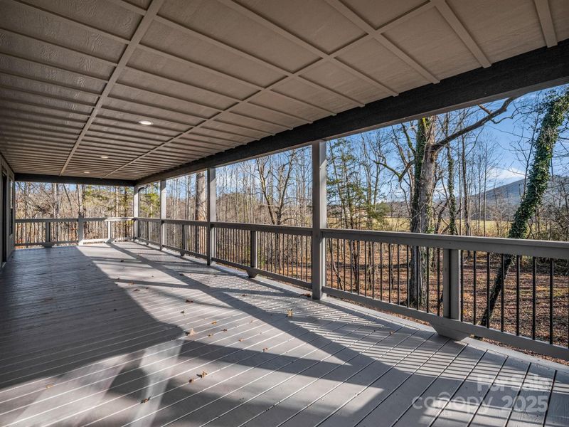 Exterior details and patio area of a home in , Nebo (Image 25).