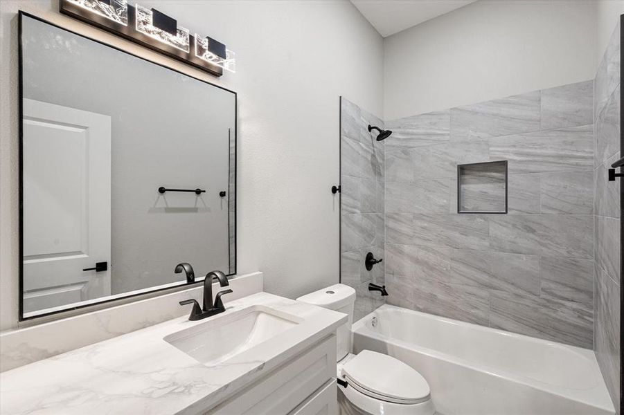 Furnished interior view inside a new home in , Corsicana (Image 14).