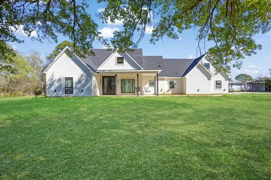 Exterior details and patio area of a home in , Pittsburg (Image 4).