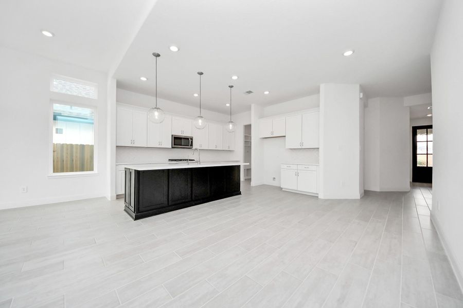 Spacious, unfurnished interior of a new home in , Missouri City (Image 18).