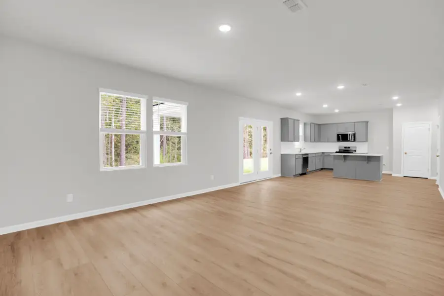 Spacious, unfurnished interior of a new home in Bradford Pointe, Summerville (Image 16).