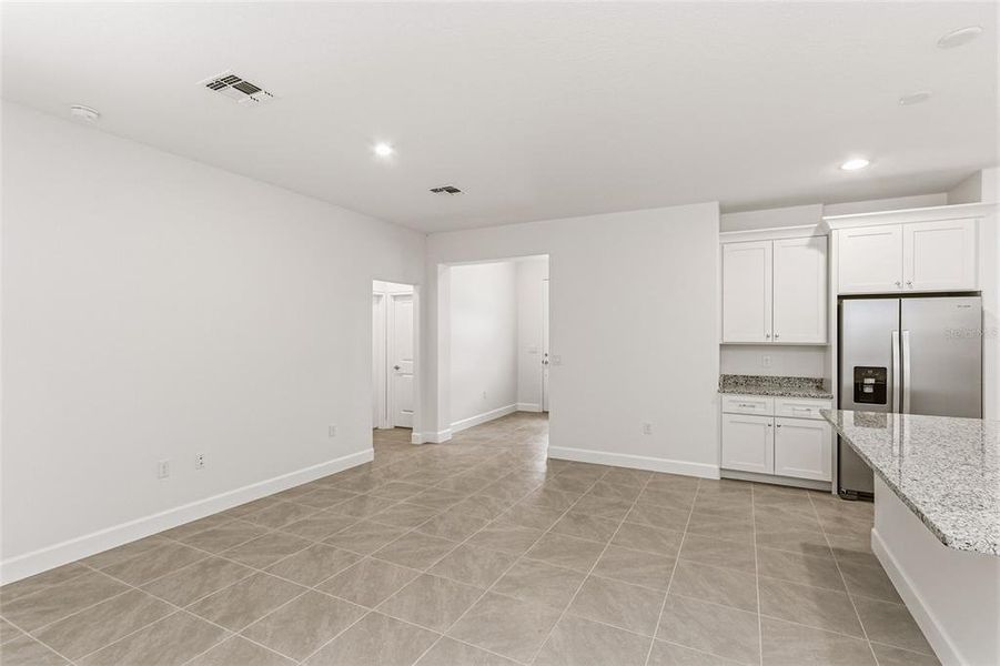 Spacious, unfurnished interior of a new home in , Palm Bay (Image 19).