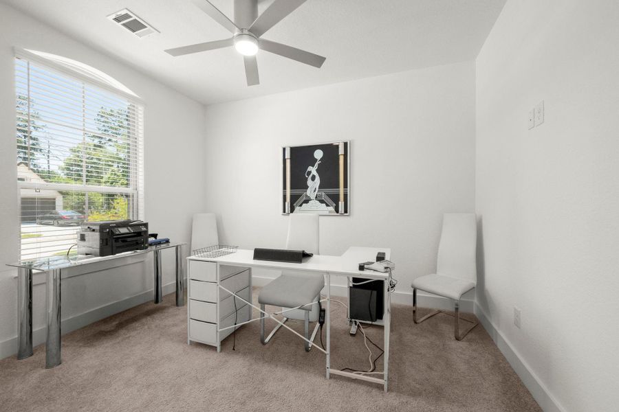 Furnished interior view inside a new home in Evergreen, Conroe (Image 7). Furnished interior view inside a new home in Evergreen, Conroe (Image 7).