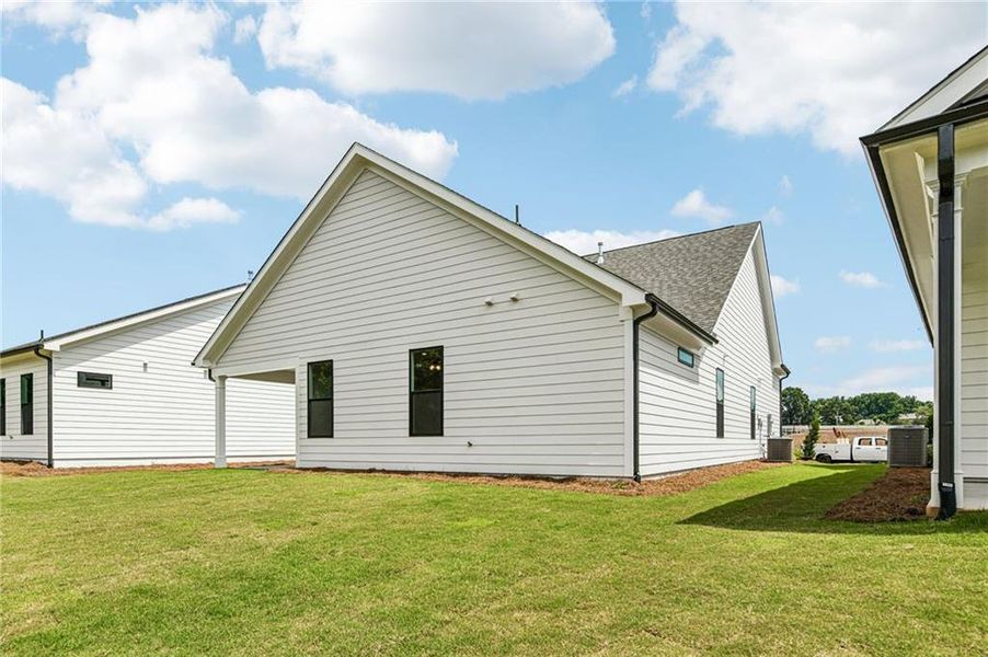 Exterior details and patio area of a home in Aberdeen, Hoschton (Image 25).