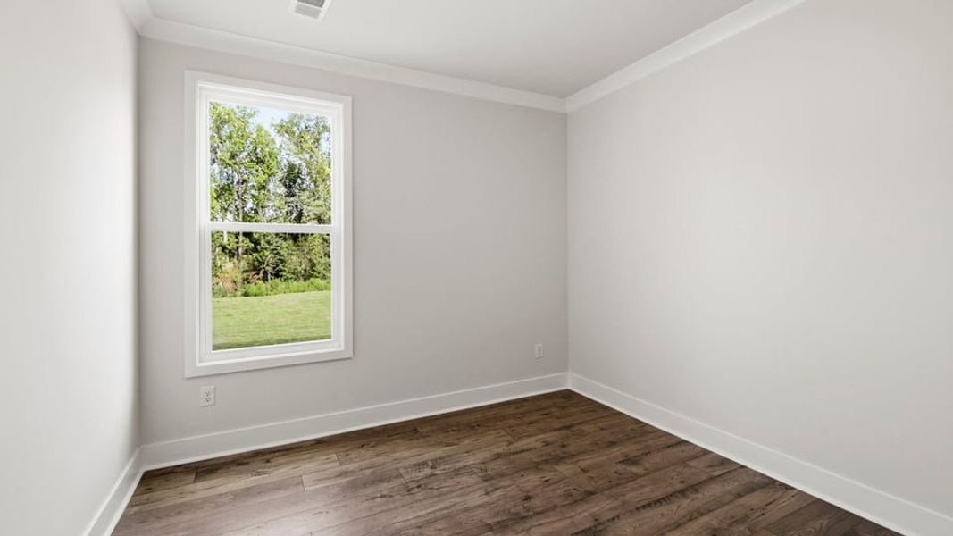 Spacious, unfurnished interior of a new home in Sycamore Cove, Woodruff (Image 22).
