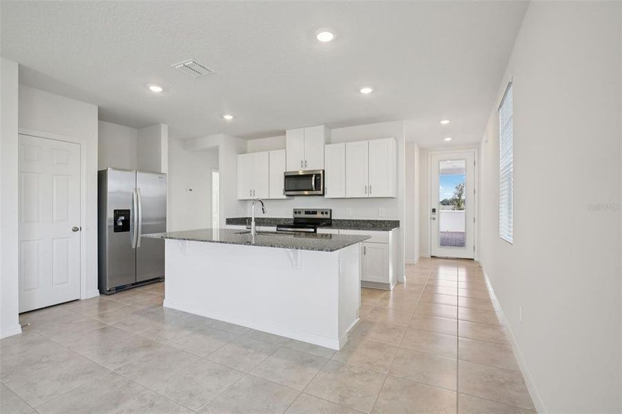 Furnished interior view inside a new home in , Lake Alfred (Image 9).