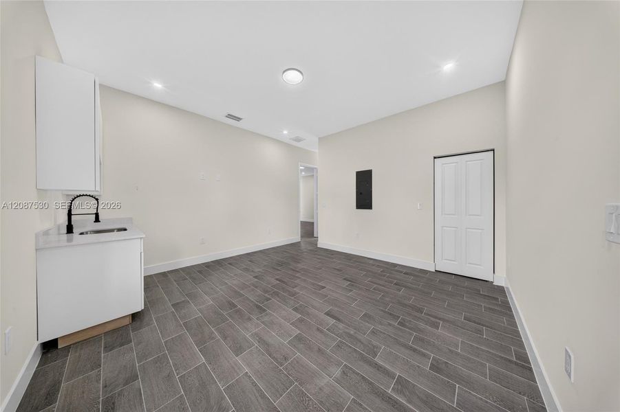 Spacious, unfurnished interior of a new home in , Lehigh Acres (Image 15).