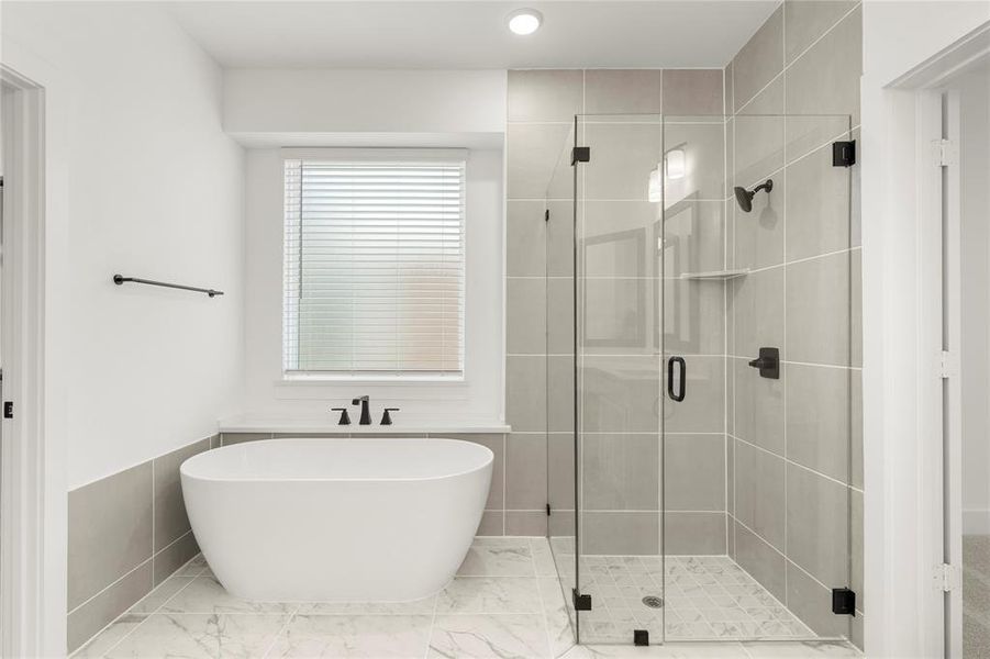 19. 1032 Meadowlark - Bath (2)