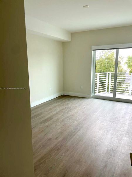 Spacious, unfurnished interior of a new home in , Hollywood (Image 12).